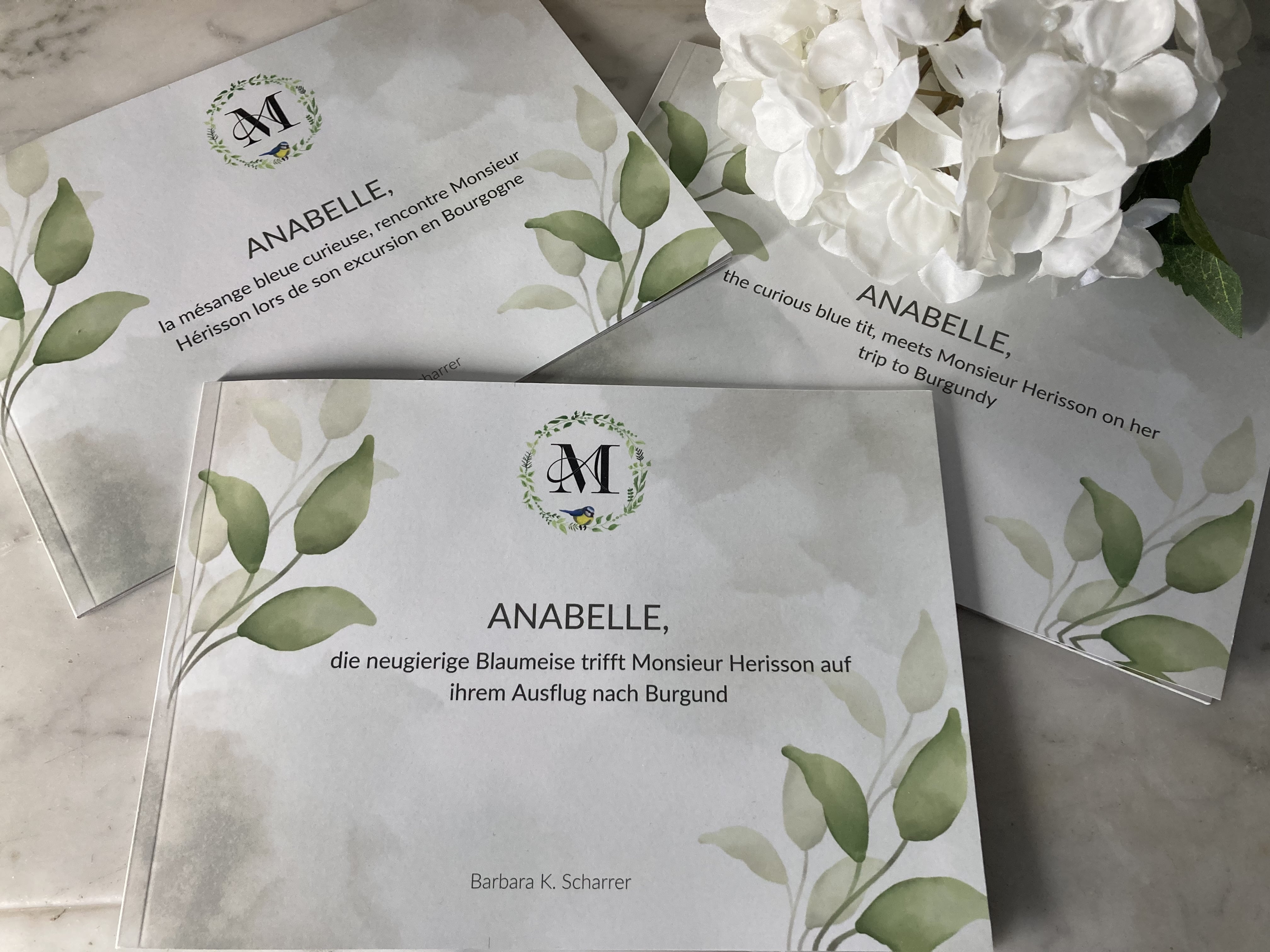 Version German: Anabelle, the curious blue tit, meets Monsieur Herisson on her trip to Burgundy